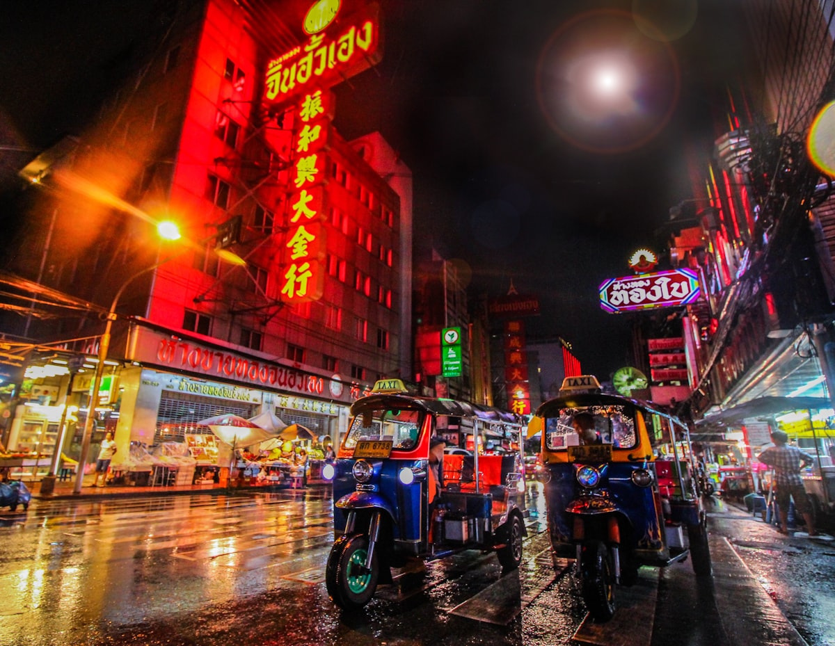 Singapore street blending heritage and modernity